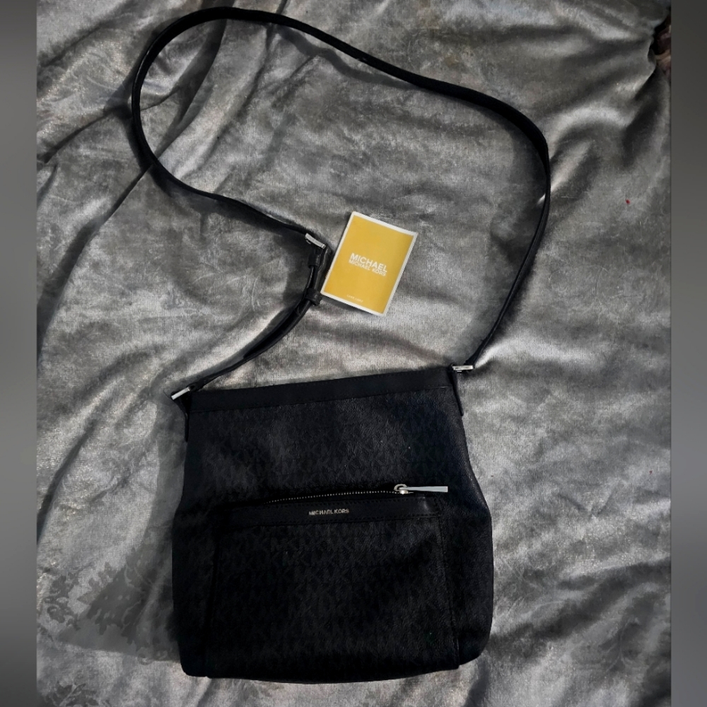 Michael Kors medium over shoulder messenger
